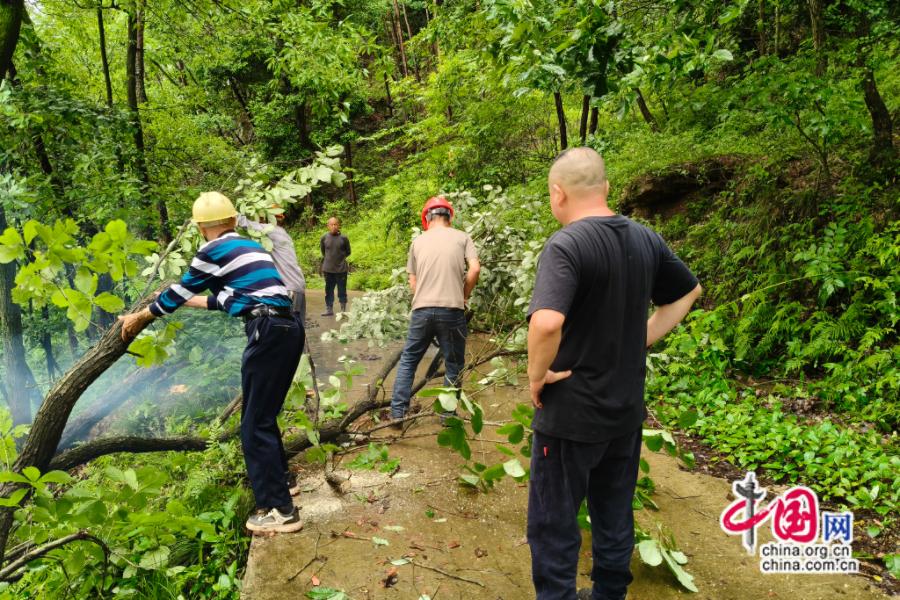 湖南慈利：雨停人不歇 党员干部全力以“复”