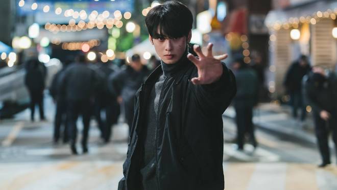 Netflix新韩剧爆了：8集封神，接棒《黑袍纠察队》